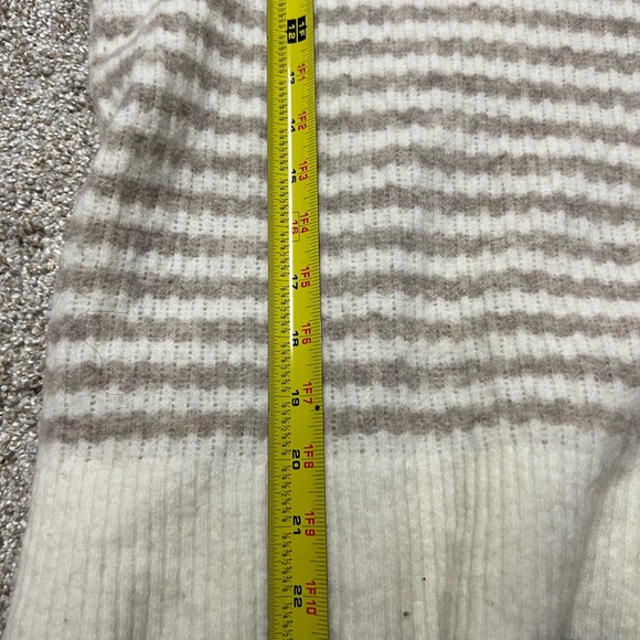 Banana Republic striped turtleneck sweater size - Large - Picture 7 of 7
